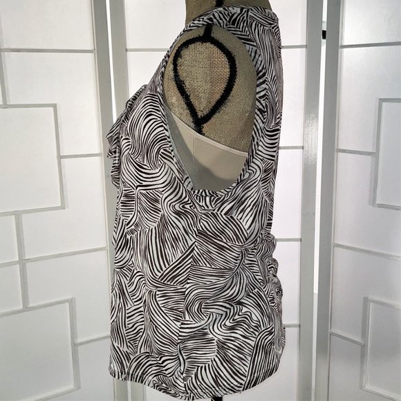 Chico’s Brown & White Swirls Sleeveless Shell Tuxedo Ruffle bib - Picture 5 of 10